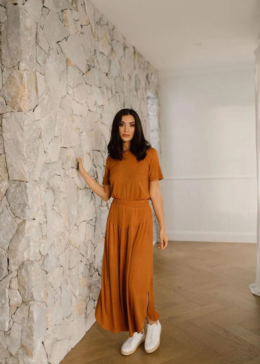 Hill Ribbed Bamboo Round Neck T-Shirt - Pecan